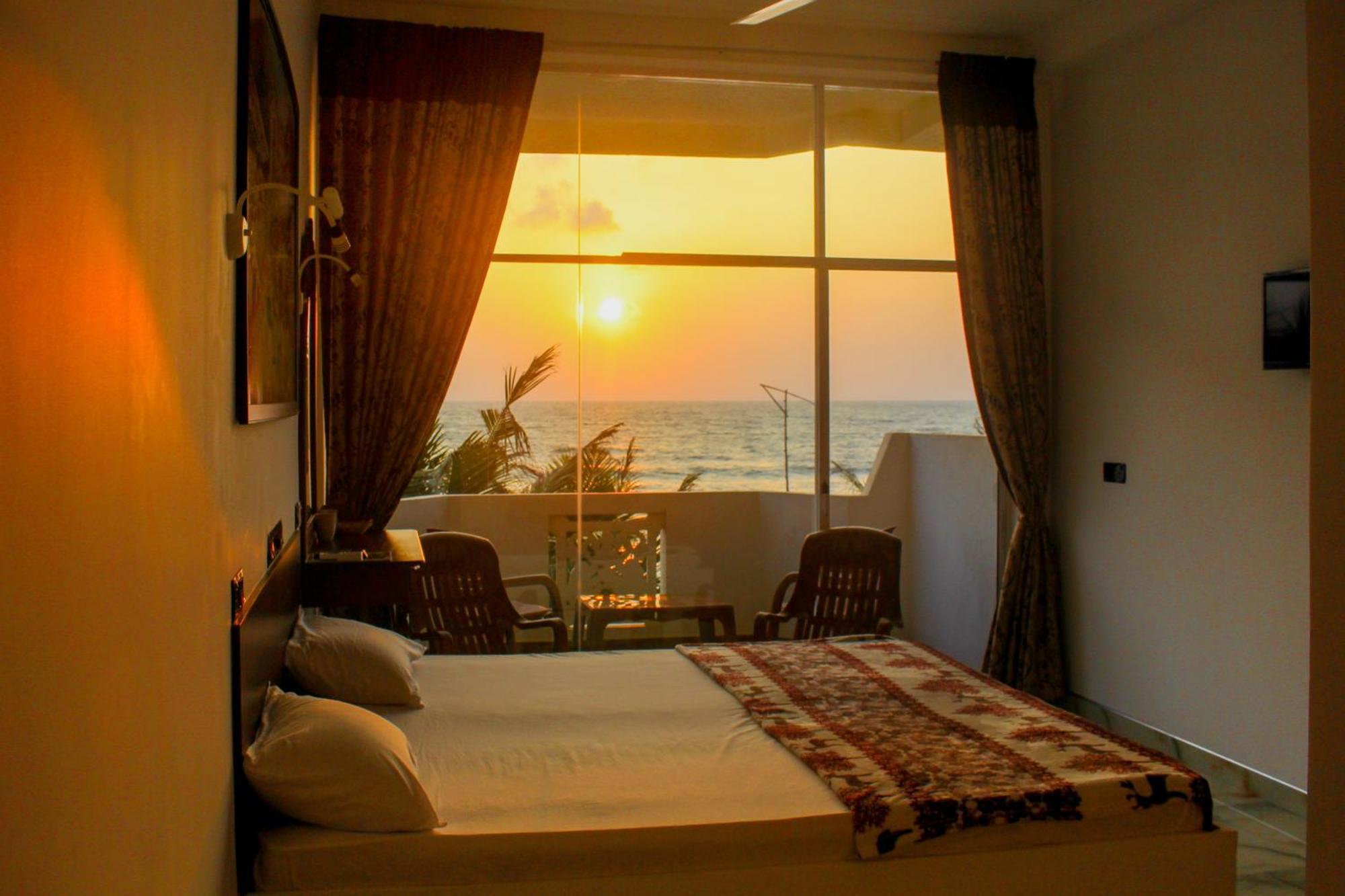 Hotel Coconut Bay Калутара Екстериор снимка