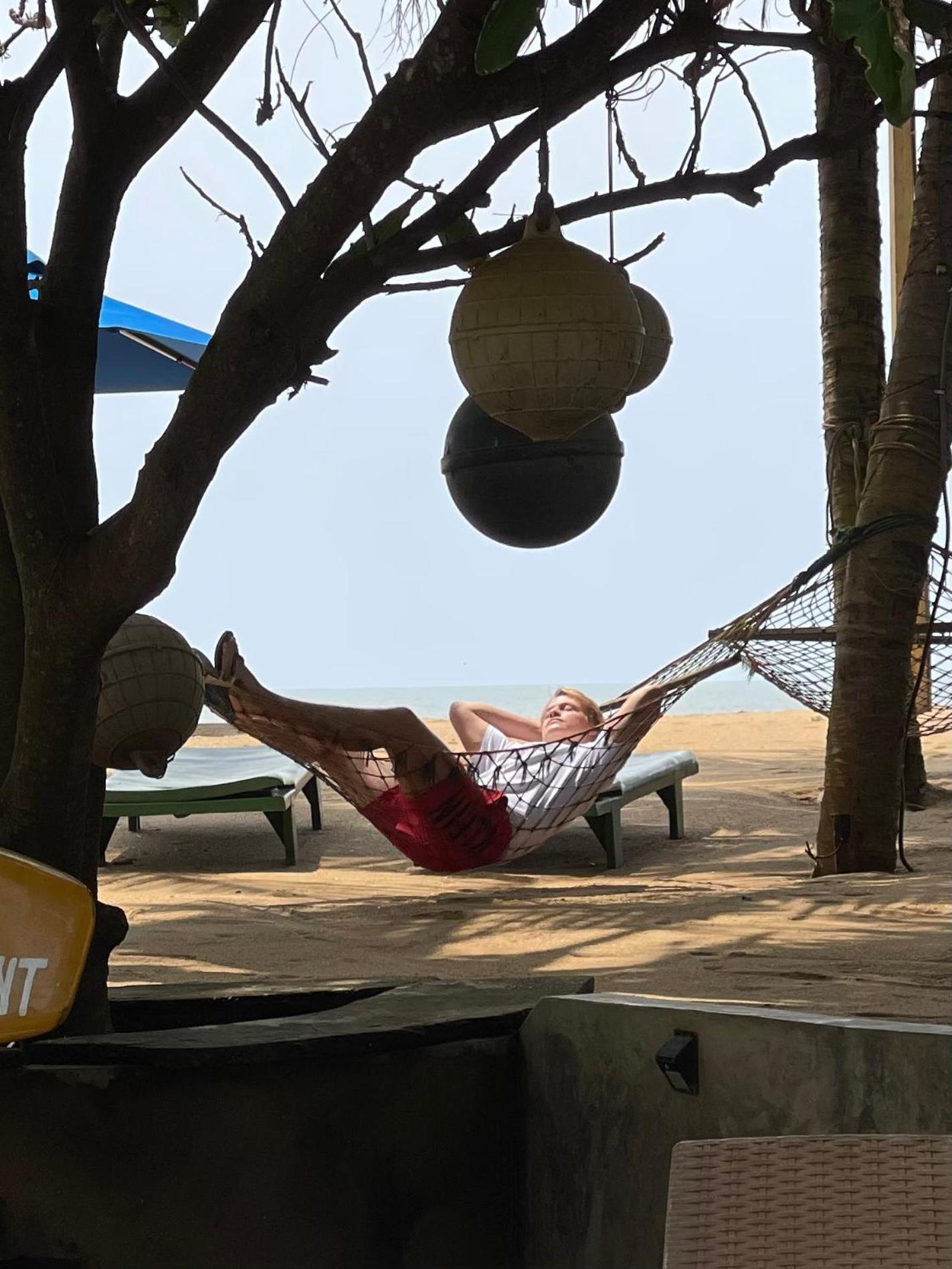 Hotel Coconut Bay Калутара Екстериор снимка